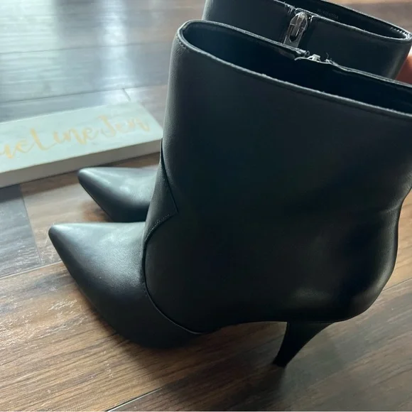 Vince Camuto Azentela Pointy Toe Boots NWOT - Picture 4 of 9